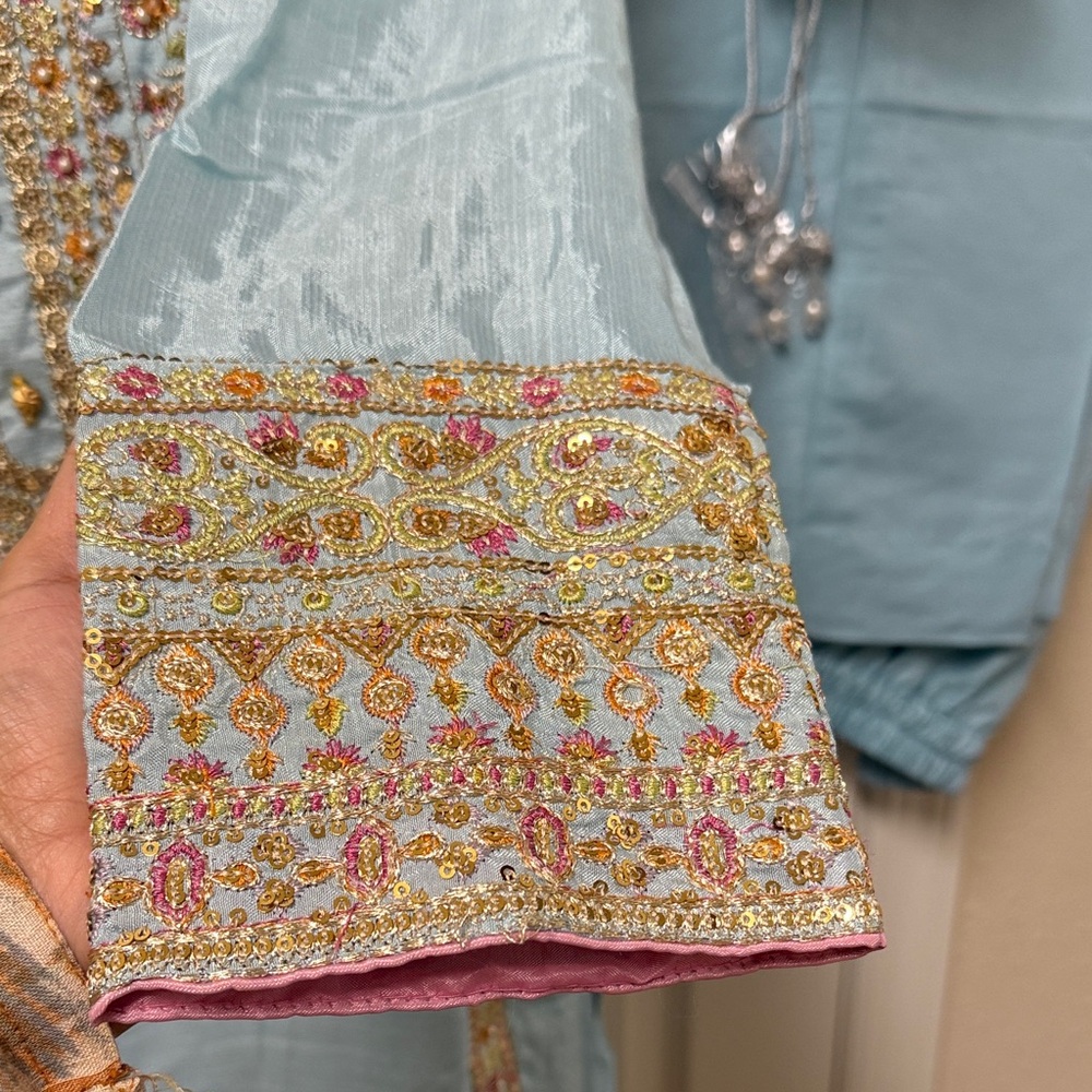 New Pakistani Indian Elegant Embroidered Blue shalwar kameez #806 - Picture 8 of 11